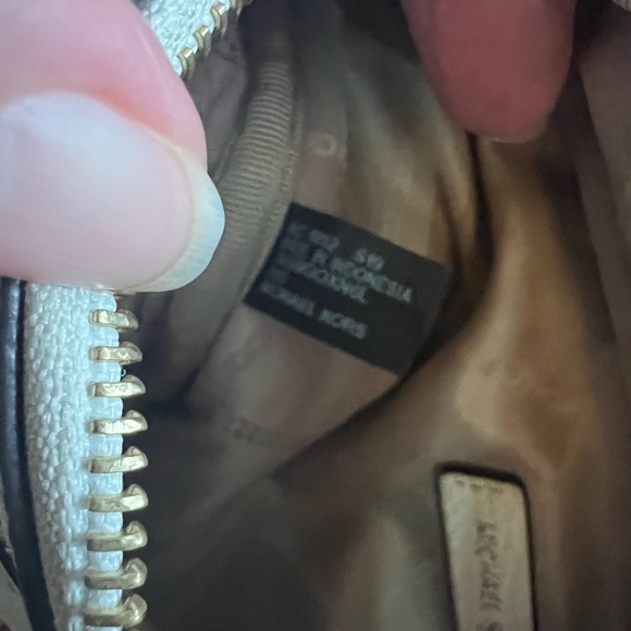 Michael Kors Authentic Fanny Pack waist purse - Picture 9 of 10